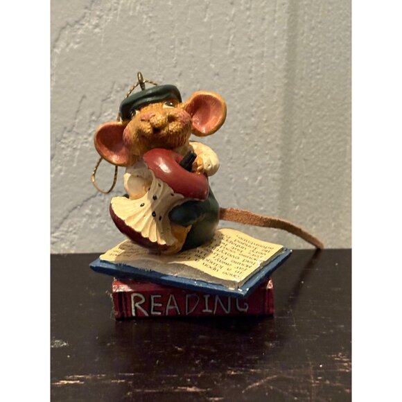 Kurt Adler Hole In The Wall Gang Christmas Mouse Reading Ornament On Books Apple - Picture 1 of 6